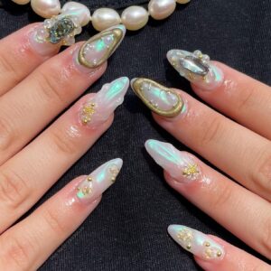 Prestation d'Ongles nail art freestyle, effet chrome